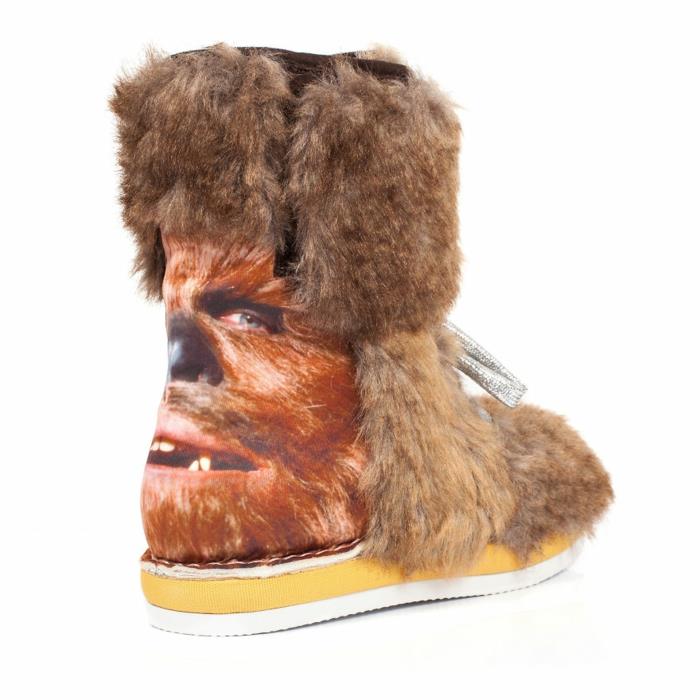 נעלי כוכב מלחמת דגם Chewbacca בחזרה