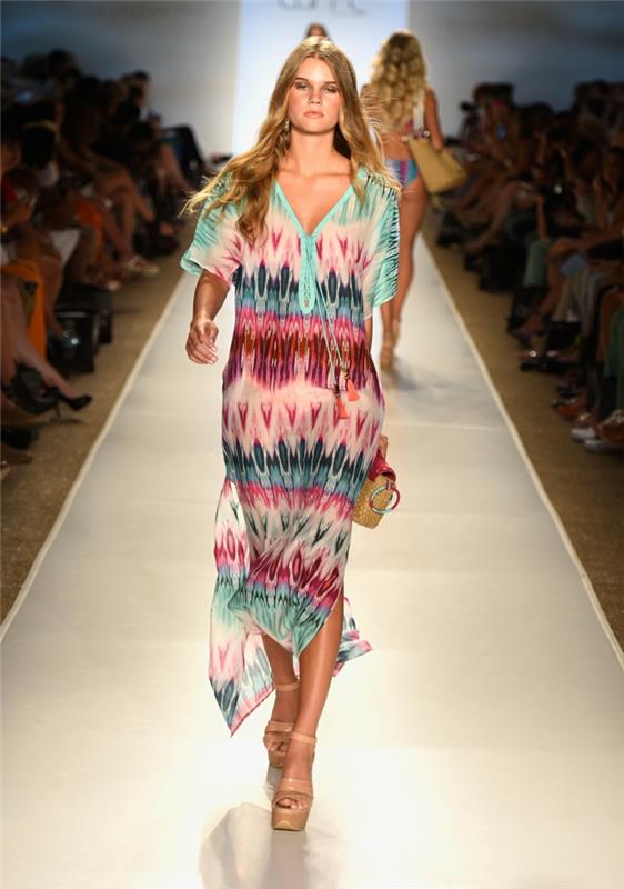 אופנת חוף שמלת חוף אופנה ארוכה דפוס בטיק צבעוני