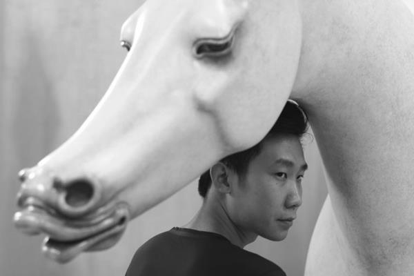פסלים סוריאליסטיים רעיונות אמן סוס לבן
