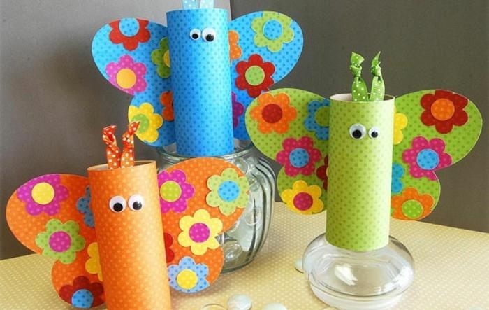 להכין גליל נייר טואלט עם ילדים פרפרים צבעוניים
