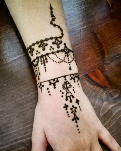 Elegante bracciale Mehndi Design