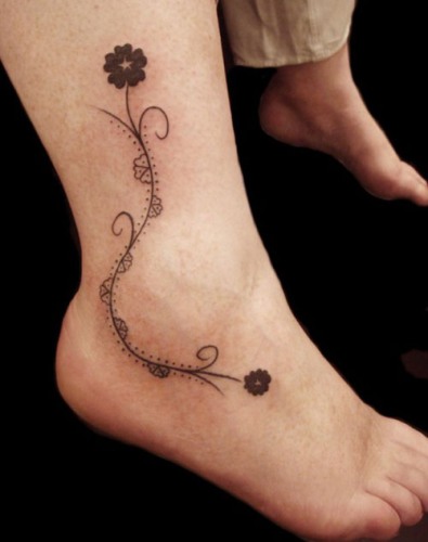 Diseño de tatuaje de línea de tobillo