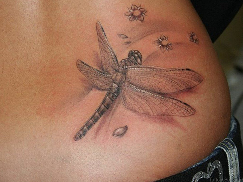 Disegni e idee del tatuaggio della libellula