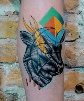 Tatuaggio animale astratto