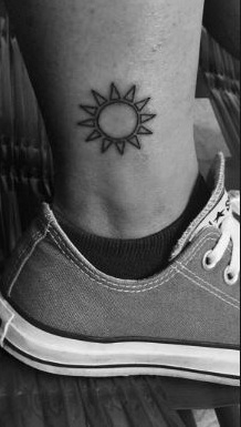 Tatuaggio Sole Astratto