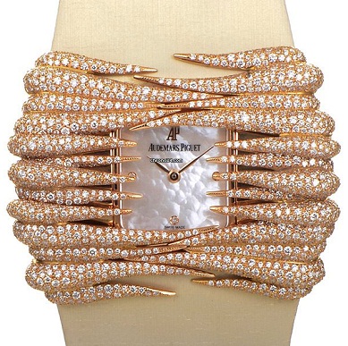 El reloj de pulsera de oro rosa con diamantes