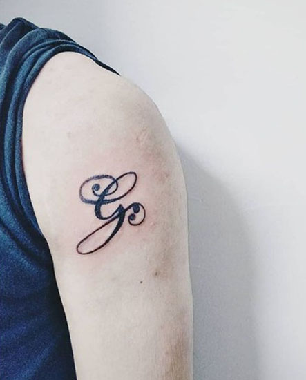 Tatuaggio Lettera G Contorta