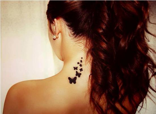 Disegni del tatuaggio del collo della farfalla per le ragazze