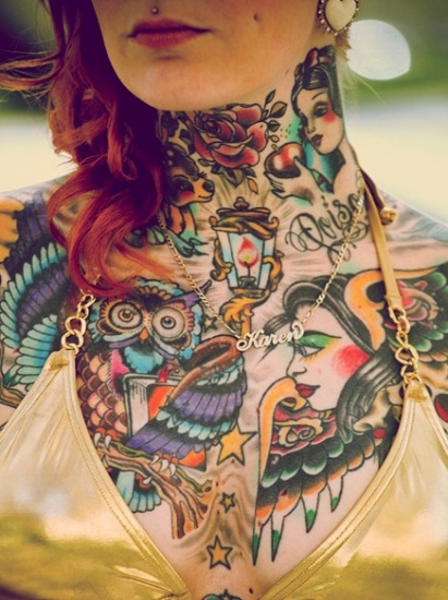 Tatuaggi tribali sul collo per le donne