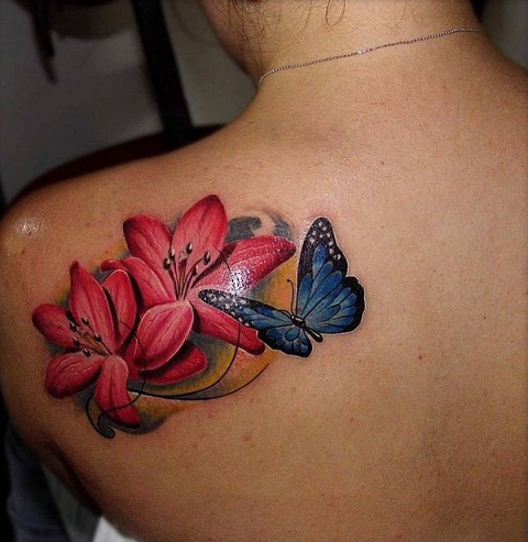 Tatuaje en la espalda, mariposa lirio