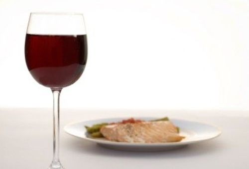 salmone e vino rosso