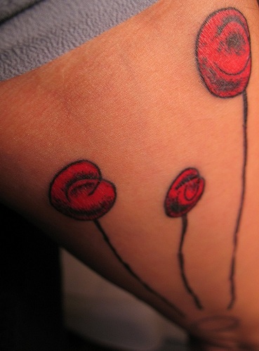 Disegno del tatuaggio con triplo palloncino rosso