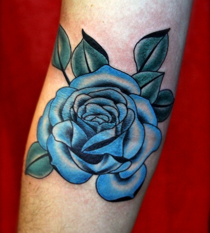 Tatuaje de rosa tribal estilo azul oscuro