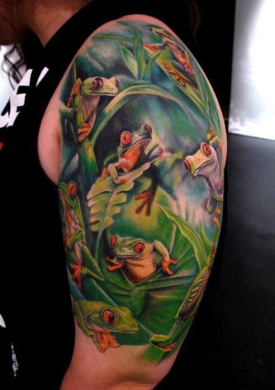 Incredibile disegno di tatuaggi di rana modello albero variopinto
