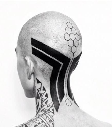 Maori e formato geometrico Disegno del tatuaggio per capelli