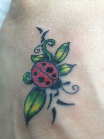 Diseño de tatuaje de pequeña escala Lady Bug