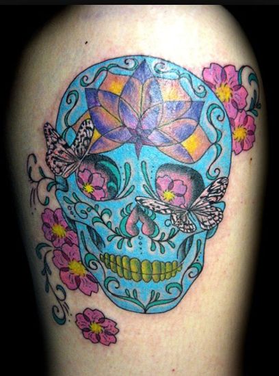 Diseño de tatuaje mexicano con estampado floral