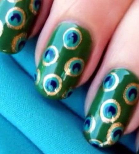 Hermosos diseños de uñas de pavo real 4