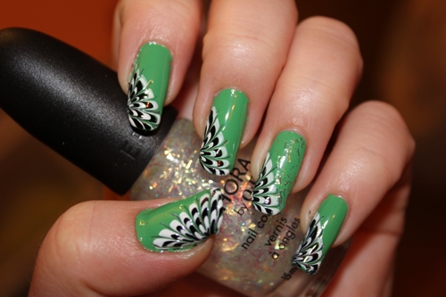 Hermosos diseños de uñas de pavo real 4