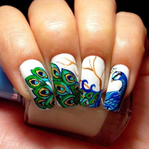 Hermosos diseños de uñas de pavo real 7