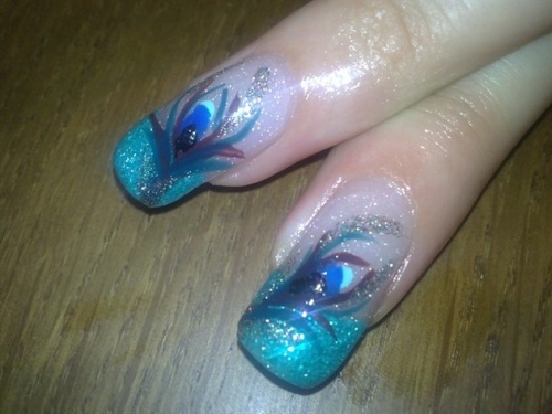 Hermosos diseños de arte de uñas de pavo real con imágenes