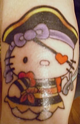 Diseño de tatuaje pirata de Hello Kitty