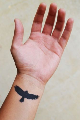 Diseño de tatuaje de cuervo de águila