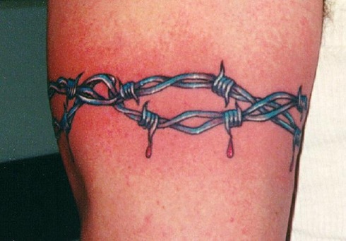 Elegante diseño de tatuaje de alambre de púas
