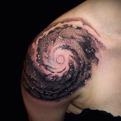Tatuaggio Cosmico Buco Nero