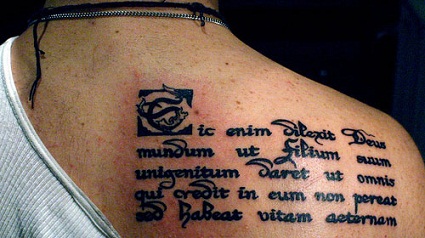 Disegni filosofici del tatuaggio latino