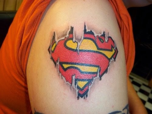 Disegno del tatuaggio di Superman con motivo sfumato