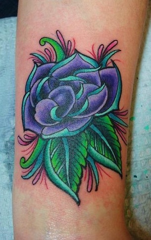 Disegni di tatuaggi floreali con pigmenti