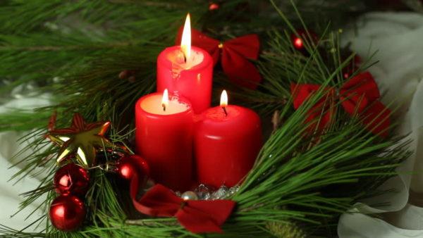 נרות אדומים מסורתיים חג המולד