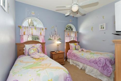 מיטת ילדות סגולה בעיצוב חדר ילדים