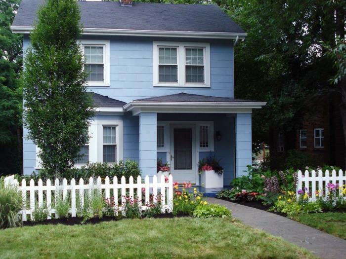 עיצוב גינה קדמית גדר גינה קטנה לגינה חזית בית כחול בהיר