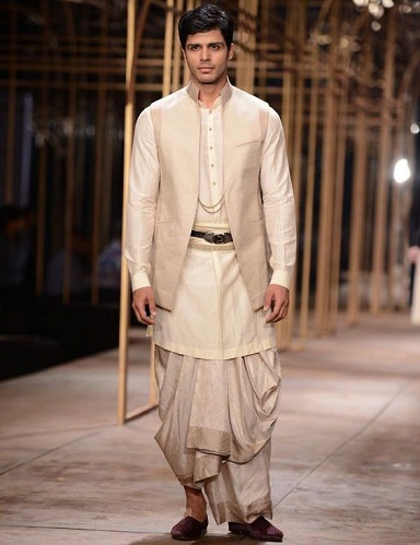 Kurta con il design della giacca Nehru
