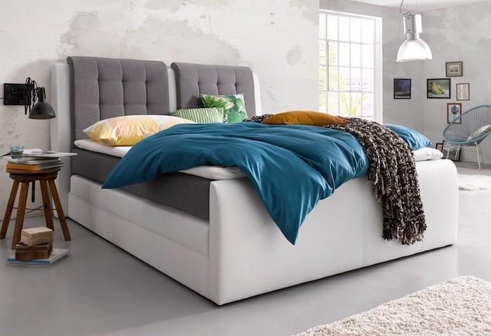 מיטת קפיצים לבנה עם ראש מיטה אפור