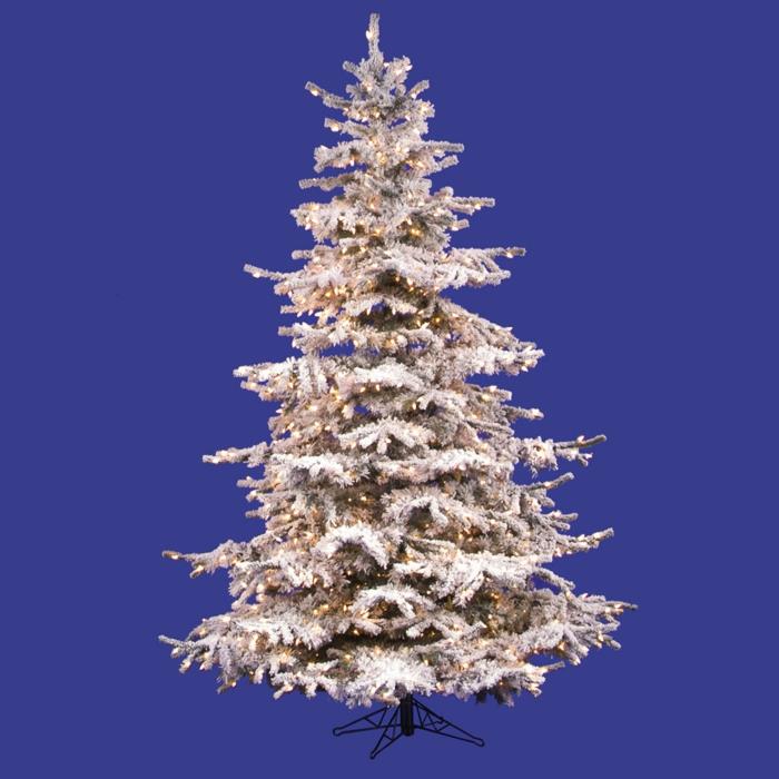 עץ חג המולד מהודר באופן מלאכותי