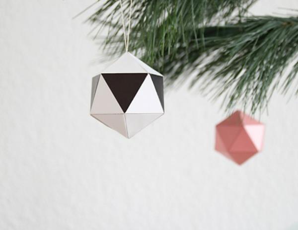 קישוטי עץ חג המולד מתעסקים בנייר קיפול כדור עץ אוריגמי