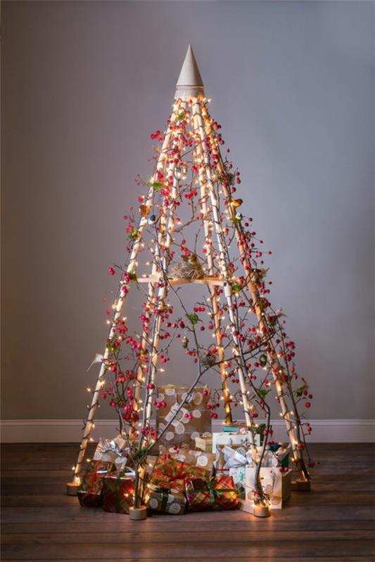 קישוטי עץ חג המולד יוצרים עץ חג מולד משלכם
