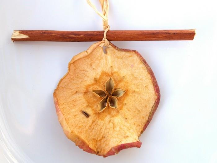 קישוטי חג המולד עם חומרים טבעיים פרוסות תפוח