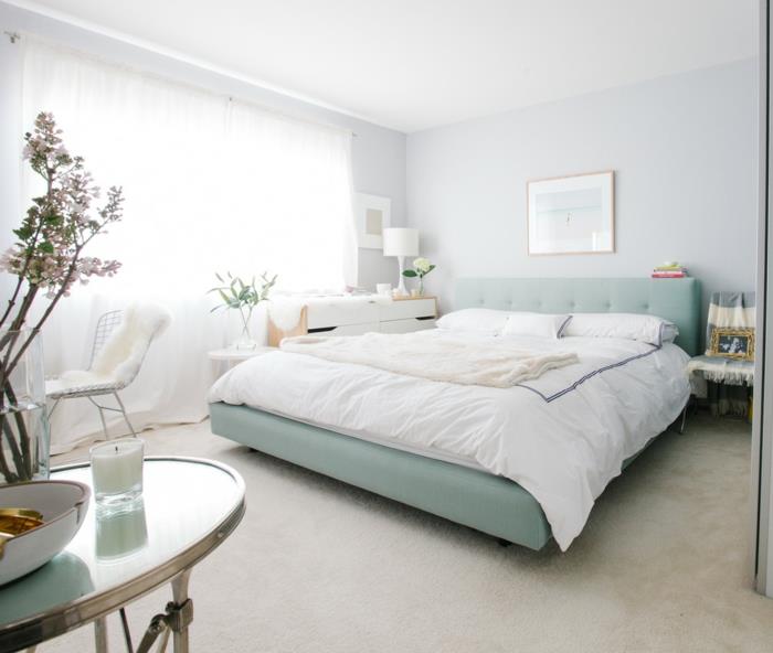 רעיונות חיים חדר שינה מיטה ירוקה בהירה וילונות אווריריים שטיח מקיר לקיר