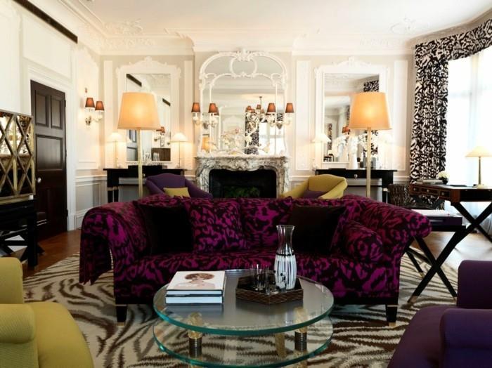 רעיונות לריהוט דירה סלון ספה סגולה בסגנון אקלקטי שולחן זכוכית עגול
